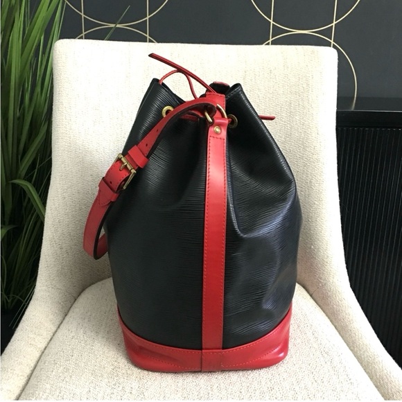 Authentic Louis Vuitton bucket bag black Epi leather - Picture 5 of 16